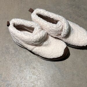Cozy Cream sherpa ankle boots